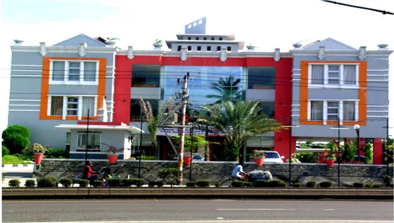 Plaza Hotel Tegal Tegal  Luaran gambar